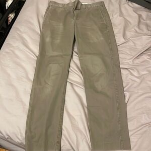Apt 9 men’s khakis size 31/32 slim fit